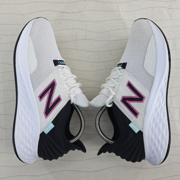 New Balance Womens Roav Fresh Foam Running Shoes White/Black WROAVWB Size 8B - Picture 10 of 13